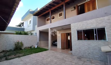 CASA COM 3 DORMITÓRIOS NO BAIRRO ECOVILLE.