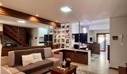 Casa em condomínio com três quartos, no bairro Ipanema