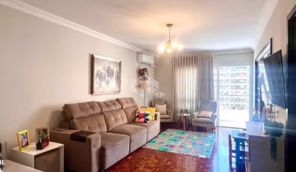 Apartamento com 134m² e duas vagas no Moinhos