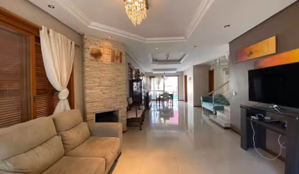 Casa em condomínio no bairro Ecoville com 4 dormitórios
