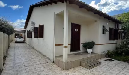 Casa 4 dormitórios com vagas no  bairro Sarandi - Porto Alegre