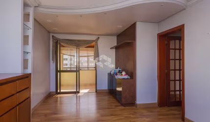 Apartamento com três quartos, suíte, churrasqueira e vaga, na Cidade Baixa