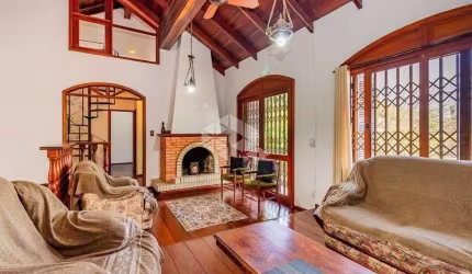 Casa sobrado, 4 quartos, 1 suíte master, 3 vagas cobertas, lareira  284m2  Vila Ipiranga