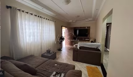 Casa espaçosa com 3 quartos a venda na Rua Anchieta em Birigui.