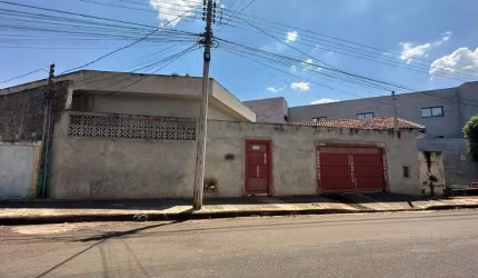 Casa de três quartos com suíte e edícula