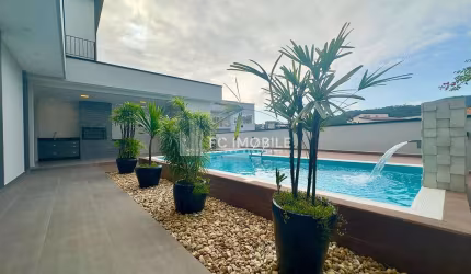 Casa 4 suítes, piscina privativa, à venda no condomínio clube Caledônia em Camboriu/SC