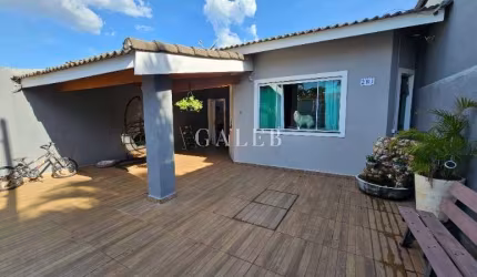 Uma casa térrea à venda em localização privilegiada, com 3 quartos e piscina