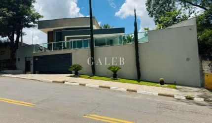 Sobrado à venda com 3 suítes,  piscina  e 362m² de terreno