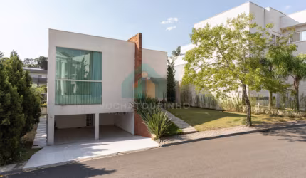 Casa de Alto Padrão Mobiliada e Decorada em Condomínio