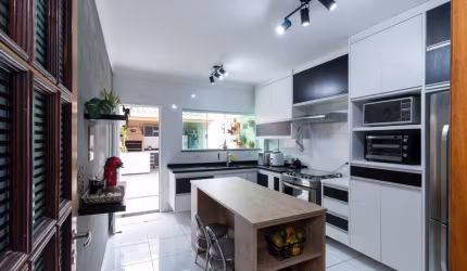Casa tipo para venda com 3 quartos, sendo 1 suíte, 140m²