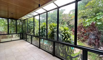 Casa tipo para venda e locação com 5 quartos, sendo 5 suítes, 810m²