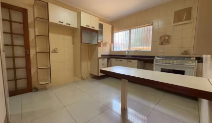 Sobrado para venda e locação com 2 quartos, sendo 1 suíte, 95m²