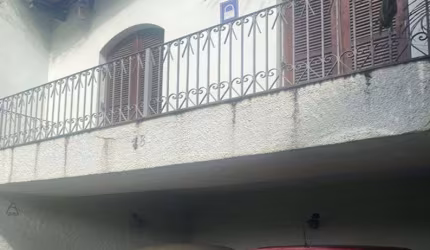 CASA ASSOBRADADA NO ARBORIZADO BAIRRO JARDIM ADALGISA