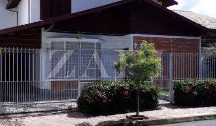 Casa com 3 dormitórios à venda, 350 m² na João Pinheiro - Poços de Caldas/MG