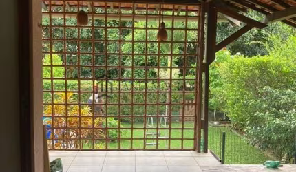 Casa para venda e locação em Aldeia , com 06 quartos, terraço em l , sala para 03 ambientes e jardi