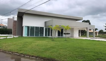 Casa à venda com 332m², 5 suítes + dependência completa, piscina com hidro, 3 vagas cobertas, Zona