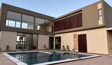 Casa à venda com 311m², com 5 suítes, salas amplas, WC social, cozinha, piscina, Cruzeiro, Gravatá,