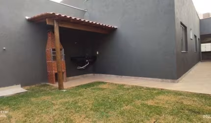 Casa Cód. K142, Meio lote, garagem dois carros, quintal Região de Ipatinga, Bairro Parque Caravelas