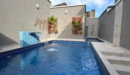 Linda Sobreposta Alta  de Condomínio com piscina