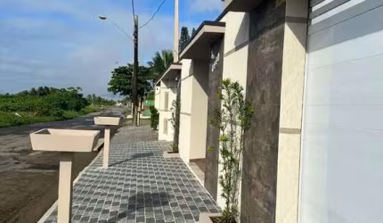 CASA EM ITANHAEM FRENTE PRAIA