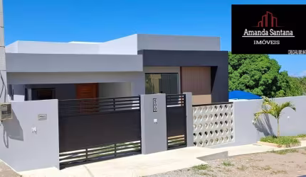 Linda casa linear no Balneário lado da Lagoa.