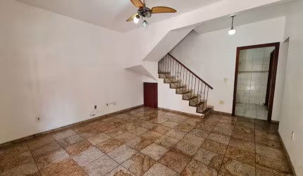 Excelente Casa Dúplex de 3 quartos no Tanque com Piscina e churrasqueira