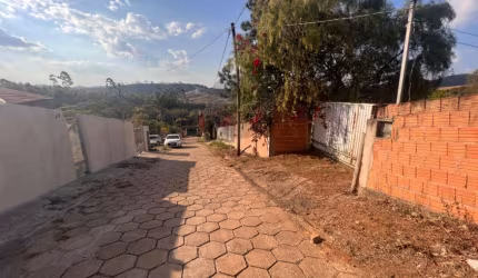 Chácara / sítio com 2 quartos à venda na Rua Adolfo Balbino Vieira, 50, Jardim Itamaraty I, Poços de Caldas, 250 m2 por R$ 500.000