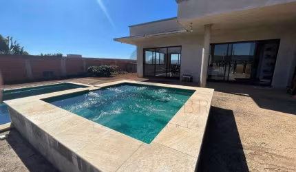 CASA DOS SONHOS EM CONDOMINIO FECHADO