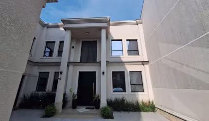 Sobrado com 3 quartos  à venda, 202.09 m2 por R$1630000.00  - Uberaba - Curitiba/PR