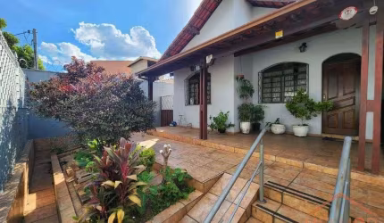 Casa à Venda em São João Batista, Belo Horizonte - MG