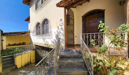 Casa Geminada à Venda em Itapoã, Belo Horizonte - MG