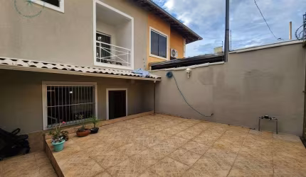 Casa à Venda no Bairro Santa Amélia, Belo Horizonte/MG.