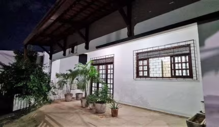 Procurando casa para residência ou ponto comercial com localização espetacular em Candelária?!