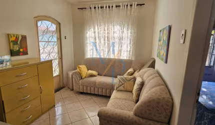 Linda casa com 2 dormitórios no bairro Campo dos Alemães - Ótima localização , comércios nas proximidades