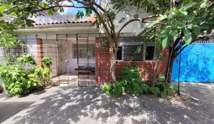 Casa muito bem localizada na Imbiribeira.