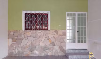 Casa à Venda em Mombaça, Pindamonhangaba - SP