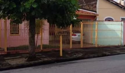 Casa à Venda em Vila Jaboticabeira, Taubaté - SP