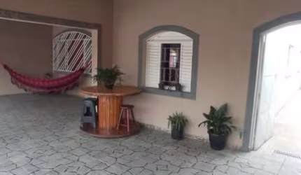 Casa à Venda em Parque São Cristóvão, Taubaté - SP