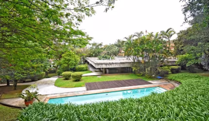CASA COM TERRENO DE 3.100M² EM CIDADE JARDIM