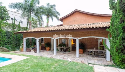 MORUMBI 640,0M² ÁREA CONSTRUÍDA 4 QUARTOS, 2 SUÍTES, 4 VAGAS - QUINTAL, CHURRASQUEIRA  E PISCINA
