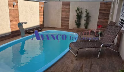 Linda casa com piscina, churrasqueira e salão de festas na Vila Josefina