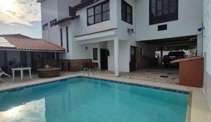 CASA, 4 DORMITÓRIOS