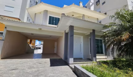 Casa com 4 quartos à venda na Rua Bolonha, 130, Pagani, Palhoça, 242 m2 por R$ 1.200.000