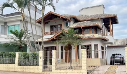 Casa com 4 quartos à venda na Avenida dos Lagos, 3709, Pedra Branca, Palhoça, 223 m2 por R$ 1.599.000