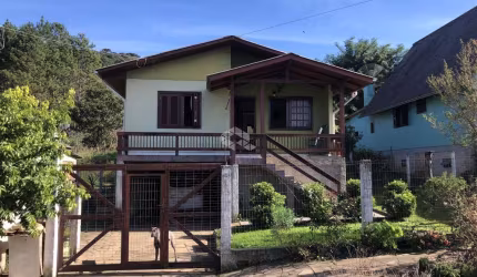 Casa de 160m2 com amplo terreno