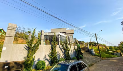Casa de 536,20 m² com 6 Suítes, Garagem para 5 Carros e Piscina