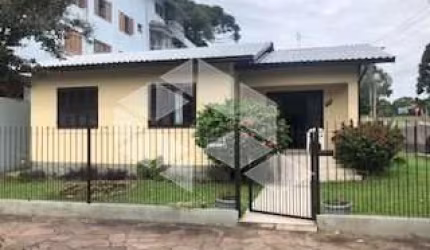 Bela casa para moradia e investimento. Excelente oportunidade de negócio.