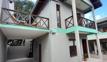 Casa sobrado cm 2 quartos