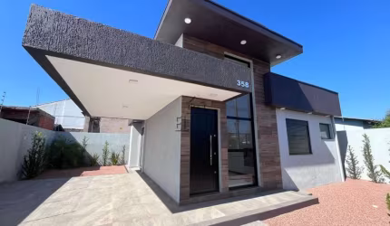 Casa à venda em São Leopoldo - Novos - Pronto para morar - Churrasqueira, Lareira, Cozinha Americana