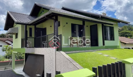 Casa com 3 quartos à venda no Centro, Pomerode , 201 m2 por R$ 1.100.000
